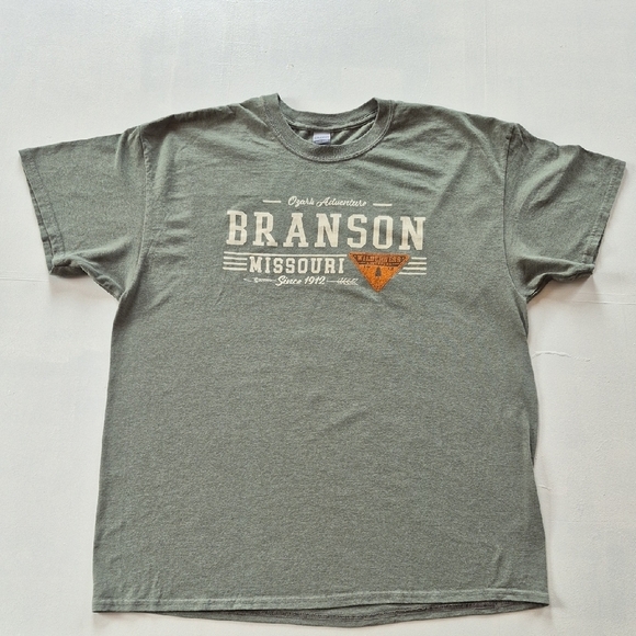 Gildan Green Short Sleeve Tee with Branson Print - Picture 1 of 6